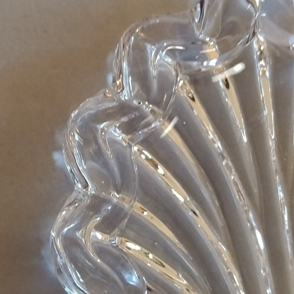 Vintage glass shell dish with lid similar to coquille with scalloped edge EUC - Picture 6 of 10